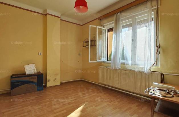 Eladó családi ház Pécs a Gesztenyés utcában, 2 szobás