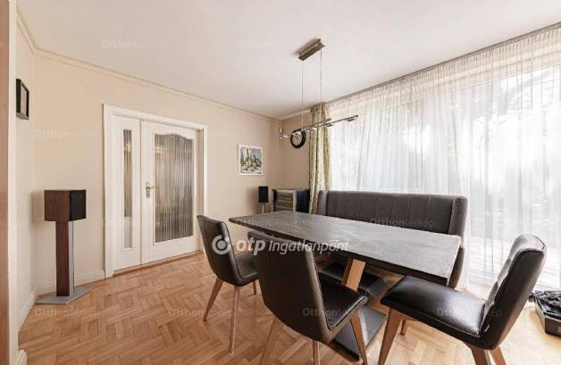 Budapest családi ház eladó, Máriaremetén, 8 szobás