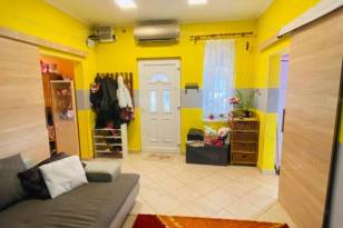 Komáromi családi ház eladó, 52 négyzetméteres, 2 szobás