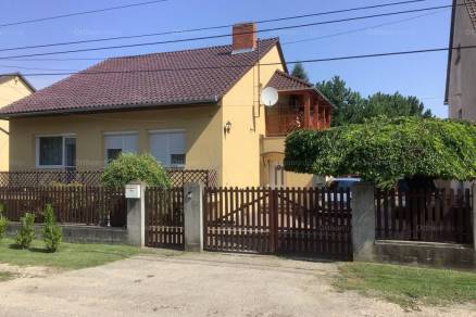 Eladó 4 szobás Győrújbarát a Zrínyi utcában