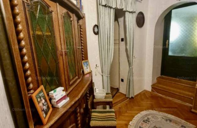 Eladó 6+1 szobás családi ház Testvérhegyen, Budapest, Domoszló útja