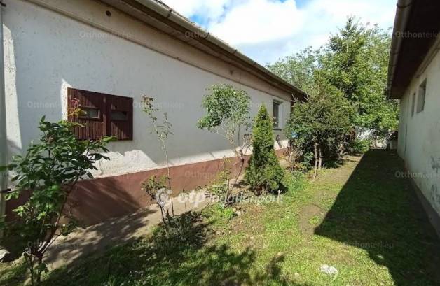 Eladó 4 szobás családi ház Gyöngyösoroszi