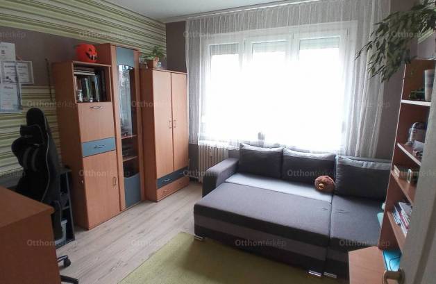 Eladó lakás Dunaújváros, 2+1 szobás
