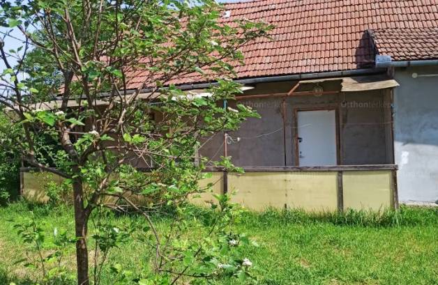 Eladó családi ház Jászárokszállás a Széchenyi István utcában 50-ben, 3 szobás