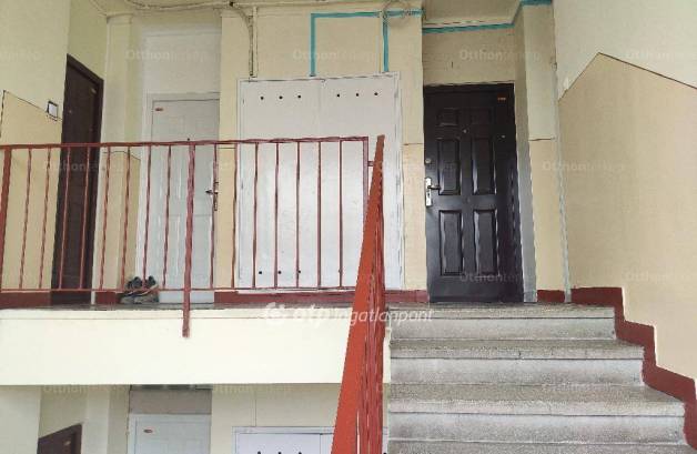 Kazincbarcikai lakás eladó a Kikelet közben, 27 négyzetméteres