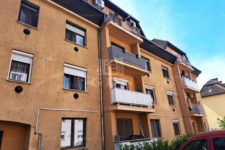 Tököl 2 szobás lakás eladó a Duna utcában