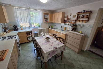 Veszprémi eladó családi ház, 4 szobás, 126 négyzetméteres