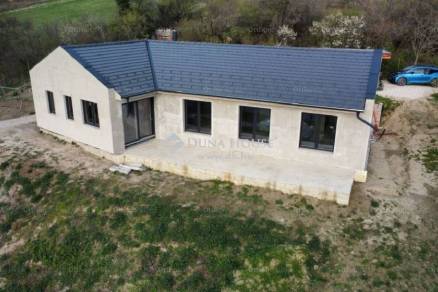 Új Építésű családi ház eladó Balatonfűzfő, 125 négyzetméteres