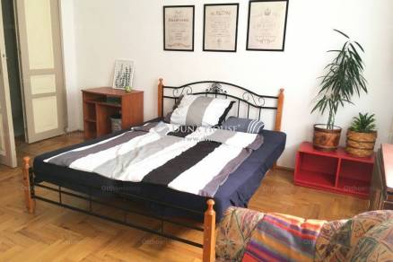 Eladó lakás Pécs, 3 szobás