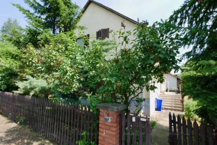 Debreceni családi ház eladó, 250 négyzetméteres, 6 szobás
