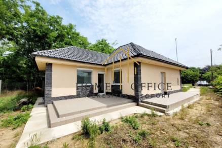 Debreceni eladó családi ház, 2 szobás, 75 négyzetméteres