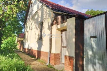 Szeged 4 szobás családi ház eladó a Magyar utcában