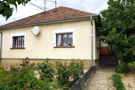 Dunasziget 3 szobás családi ház eladó